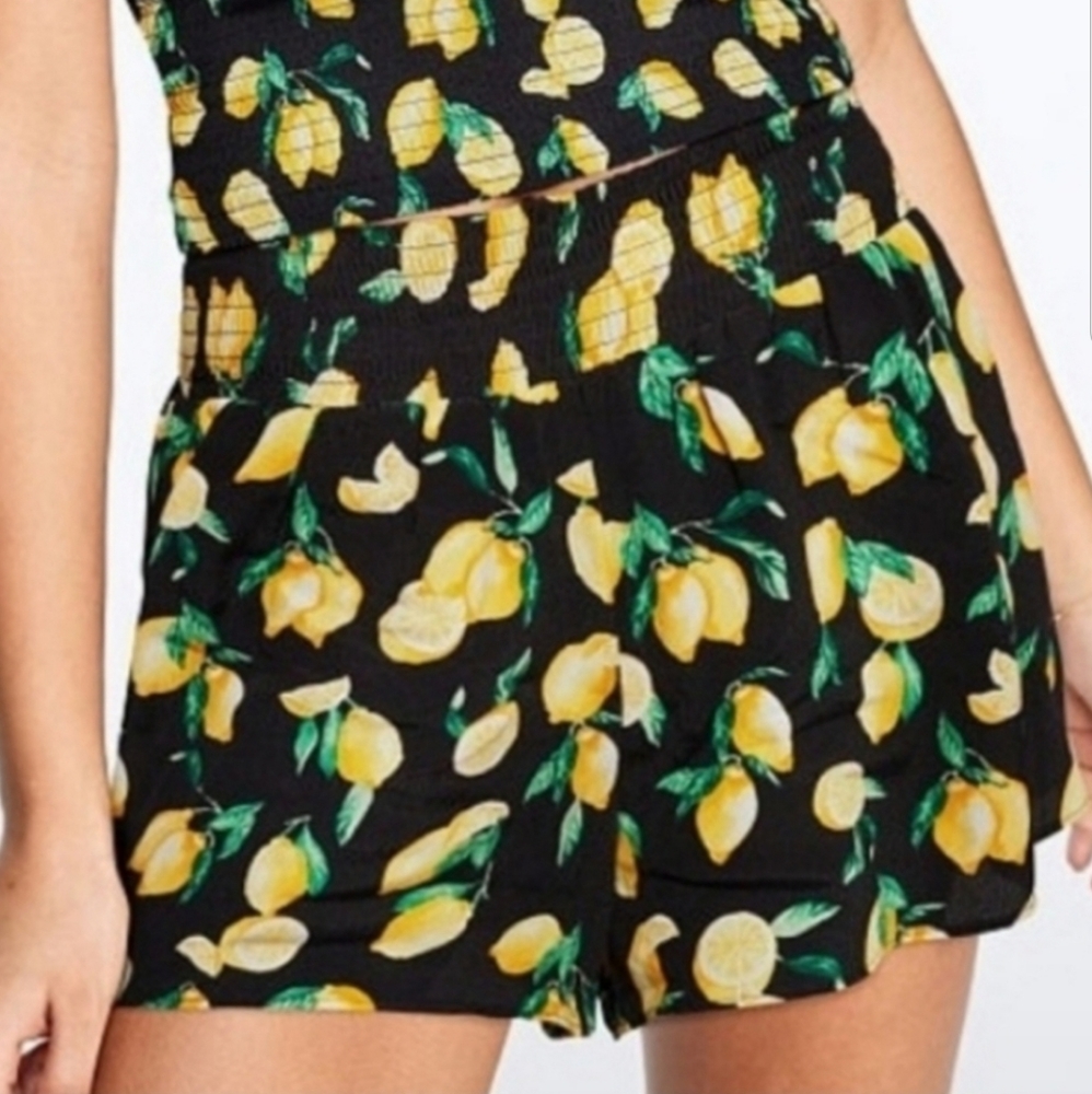 PINK Victoria Secret Lemon Print Smocked Shorts, size Medium NWT